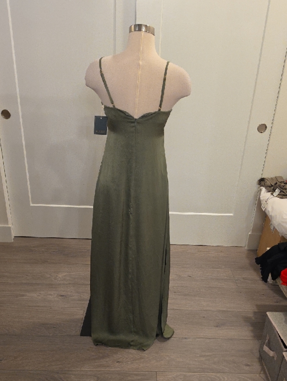 Boamar olive color Cutout Maxi Dress with Keyhole Front size S. New with tags - Picture 2 of 8